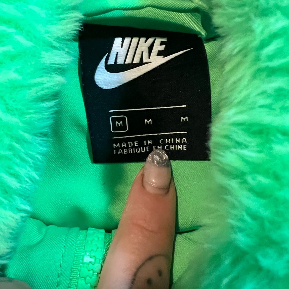 Nike Women Faux Fur Jacket 💚 Size M - Picture 5 of 6